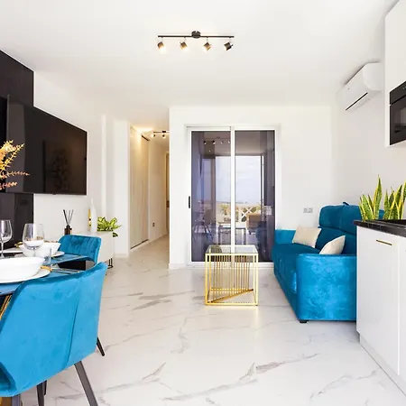 Sunset Ocean View אדחה