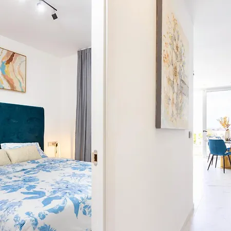 Sunset Ocean View * אדחה