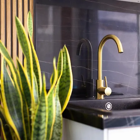 Sunset Ocean View * אדחה