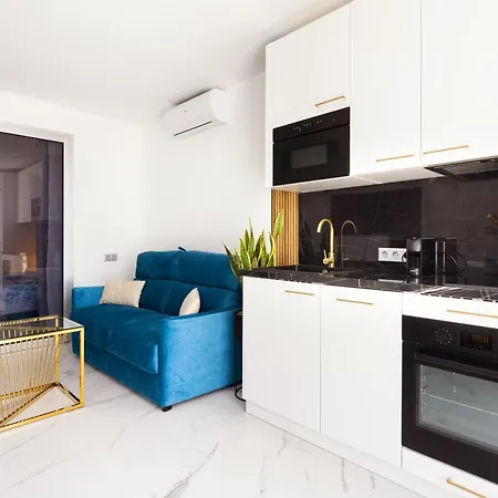 Sunset Ocean View דירה