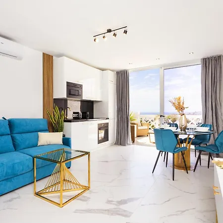 Sunset Ocean View * אדחה